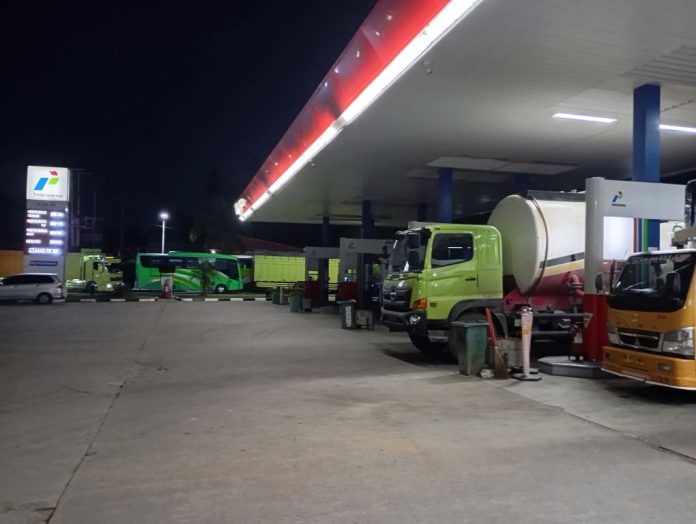 Antrian Kendaraan Roda Empat di Sumatra barat Kota Payakumbuh Jum'at (10/7/2026)