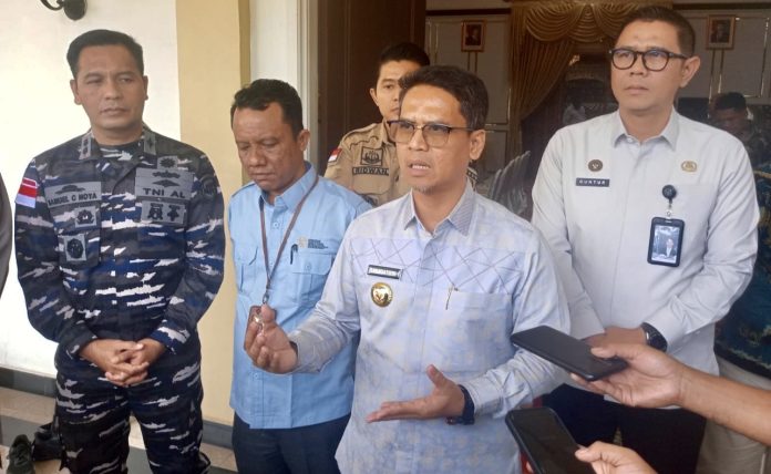 Bupati Karimun Iskandarsyah Bupati Karimun Iskandarsyah