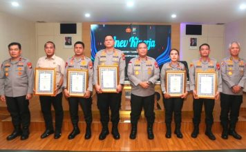 Kapolda Kepri Serahkan Penghargaan Kapolri, Lima Satker Raih Predikat Pelayanan Prima Kapolda Kepri Serahkan Penghargaan Kapolri, Lima Satker Raih Predikat Pelayanan Prima