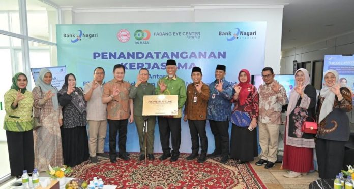 Kolaborasi Bank Nagari-Padang Eye Center Capai Rp140 Miliar, Mahyeldi Dorong Sinergi Perkuat Layanan Kesehatan Kolaborasi Bank Nagari-Padang Eye Center Capai Rp140 Miliar, Mahyeldi Dorong Sinergi Perkuat Layanan Kesehatan