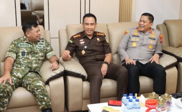 Kapolresta Barelang dan Kodim Jalin Erat Silaturahmi dengan Kejaksaan Negeri Batam Polresta Barelang melaksanakan kegiatan silaturahmi ke Kantor Kejaksaan Negeri Batam