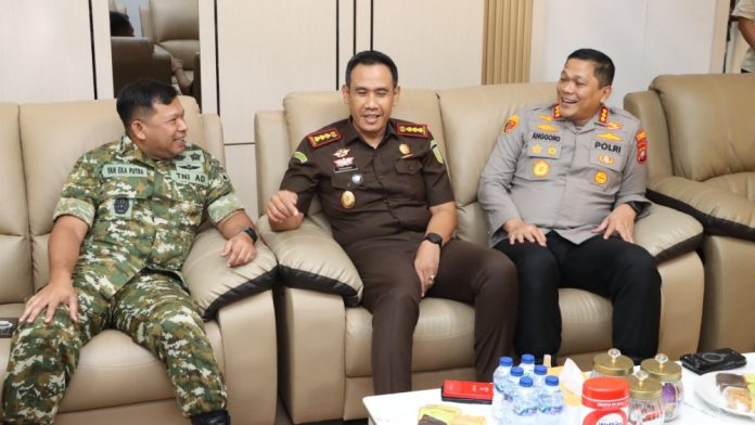 Polresta Barelang melaksanakan kegiatan silaturahmi ke Kantor Kejaksaan Negeri Batam Polresta Barelang melaksanakan kegiatan silaturahmi ke Kantor Kejaksaan Negeri Batam