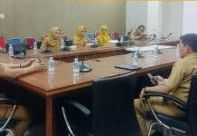 Sekda Anambas akan Tata dan Buat Aturan Jika PKL Berjualan Lagi di Taman Bermadah Rapat Pembahasan Penataan Pedagang Kaki Lima di Kawasan Taman Bermadah