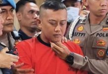 Tersangka Taufik Hidayat Peragakan Cara Menyiksa Korban YTR Pakai Helm hingga Golok Taufik Hidayat Pelaku Penyiksaan