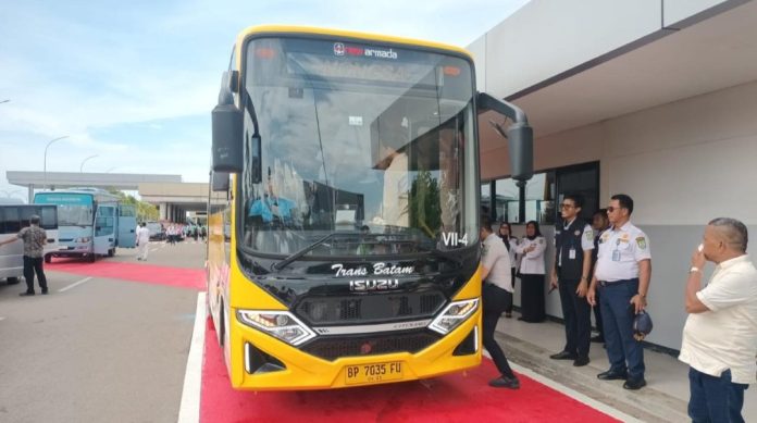 Uji Coba Trayek Bus Trans Batam Rute Nongsa-Bandara Hang Nadim-Batam Center Uji Coba Trayek Bus Trans Batam Rute Nongsa-Bandara Hang Nadim-Batam Center