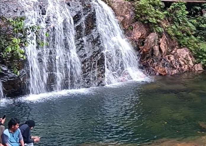 Air Terjun Resun Daik Lingga, Nikmati Air Segar Meluncur dari Puncak Gunung Sepingkan