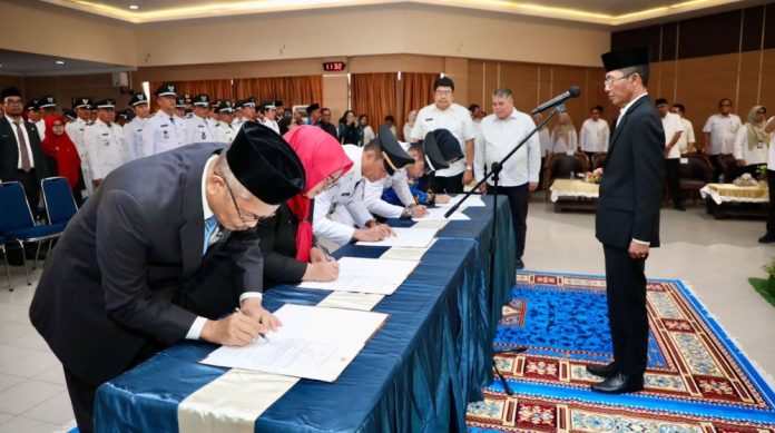 Amsakar Lantik 311 Pejabat Pemko Batam Amsakar Lantik 311 Pejabat Pemko Batam
