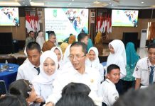 Wali Kota Amsakar Ajak Semua Elemen Bersatu Cegah Kekerasan terhadap Anak di Batam Amsakar saat membuka Pelatihan Penyuluhan dan Penanganan Kekerasan terhadap Anak
