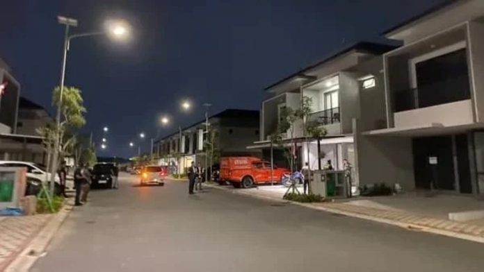 Bareskrim Geledah Rumah Mewah di Bengkong, Kasus Kasino Terus Melebar Rangkuman Berita (7) Bareskrim Geledah Rumah Mewah di Bengkong, Kasus Kasino Terus Melebar
