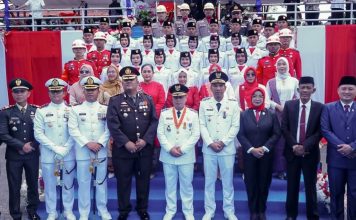 Bupati Lingga Pimpin Upacara HUT ke-81 RI, Kobarkan Semangat Persatuan dan Gotong Royong Bupati Lingga Pimpin Upacara Detik-detik Proklamasi, Kobarkan Semangat Persatuan dan Gotong Royong
