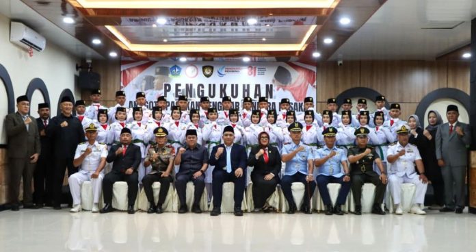 Bupati Roby Kurniawan Kukuhkan 33 Anggota Paskibraka Bintan Tahun 2026 Bupati Roby Kurniawan Kukuhkan 33 Anggota Paskibraka Bintan Tahun 2026
