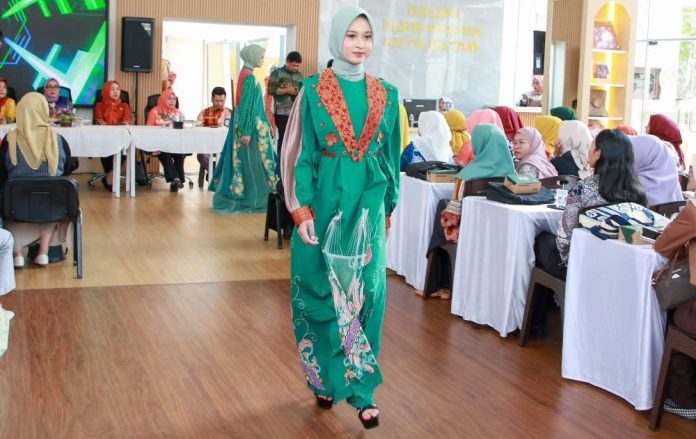 Dekranasda Batam Dorong Industri Kecil dan Menengah Lahirkan Desainer Fesyen Berdaya Saing Nasional Dekranasda Batam Dorong Industri Kecil dan Menengah Lahirkan Desainer Fesyen Berdaya Saing Nasional