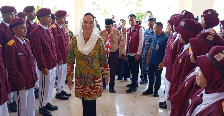 Bupati Natuna Cen sui lan