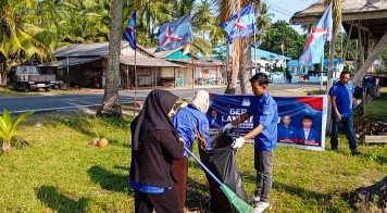 Pantai Teluk Selahang Bersih, Partai Demokrat Natuna Buktikan Kepedulian Lingkungan Lewat Gotong Royong Gotong royong Partai Demokrat Kabupaten Natuna