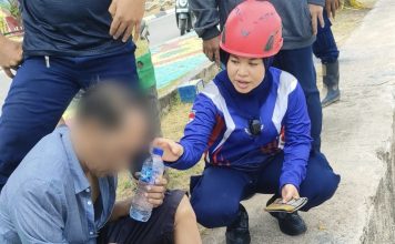 Pria Terjun ke Laut di Coastal Area, Dramatis Diselamatkan Damkar Karimun