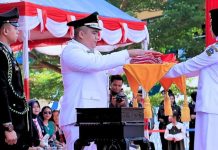 Jadi Inspektur Upacara HUT ke-81 RI, Bupati Roby Ajak Warga Bintan Isi Kemerdekaan dengan Karya Jadi Inspektur Upacara HUT ke-81 RI, Bupati Roby Ajak Warga Bintan Isi Kemerdekaan dengan Karya
