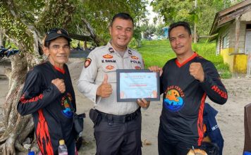 KOMBE-PANTAS Apresiasi Komitmen Bang Jack Bersihkan Pantai Flower Dolphin Pasir Manang Anambas