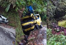 Truk Menanjak alami Kecelakaan Beruntun di Lurah Barangin Pasaman, Satu Mobil Masuk Jurang Truk Menanjak alami Kecelakaan Beruntun di Lurah Barangin Pasaman, Satu Mobil Masuk Jurang