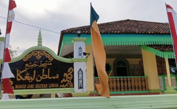 Menyusuri Jejak Kesultanan Melayu di Masjid Jami dan Makam Sultan Mahmud Riayat Syah Lingga