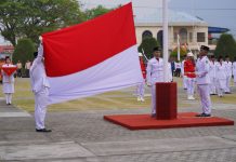 Merah Putih Berkibar di Perbatasan: Khidmatnya Upacara HUT ke 81 RI di Pantai Kencana Natuna Detik-Detik Proklamasi Kemerdekaan Republik Indonesia dalam rangka memperingati Hari Ulang Tahun (HUT) ke-81 RI berlangsung dengan penuh khidmat di Pantai Kencana, Kabupaten Natuna