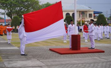 Merah Putih Berkibar di Perbatasan: Khidmatnya Upacara HUT ke 81 RI di Pantai Kencana Natuna Detik-Detik Proklamasi Kemerdekaan Republik Indonesia dalam rangka memperingati Hari Ulang Tahun (HUT) ke-81 RI berlangsung dengan penuh khidmat di Pantai Kencana, Kabupaten Natuna