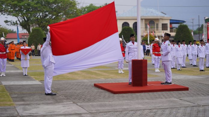 Detik-Detik Proklamasi Kemerdekaan Republik Indonesia dalam rangka memperingati Hari Ulang Tahun (HUT) ke-81 RI berlangsung dengan penuh khidmat di Pantai Kencana, Kabupaten Natuna
