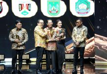 Amsakar Achmad Raih Pemimpin Daerah Awards 2026 Kategori Pembangunan Ekonomi Daerah Amsakar Achmad Raih Pemimpin Daerah Awards 2026 Kategori Pembangunan Ekonomi Daerah