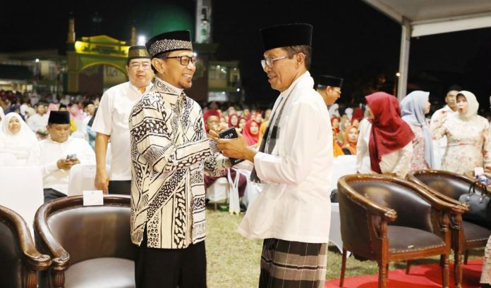Wali Kota Batam Amsakar Achmad mengajak masyarakat menjadikan peringatan Maulid Nabi Muhammad SAW sebagai momentum untuk meneladani akhlak dan sikap Rasulullah