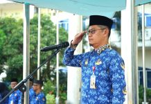 Pimpin Upacara HUT ke-81 RI, Sekda Tanjungpinang: Merdeka Harus Berdampak ke Ekonomi Lokal Sekretaris Daerah Kota Tanjungpinang, Zulhidayat, saat memimpin upacara HUT ke-81 RI di halaman Kantor DPRD, Senin (17/8/2026).