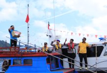 Sambut HUT 81 RI, Polres Anambas Bagikan 100 Bendera Merah Putih dan 50 Paket Bansos Polres Anambas Bagikan 100 Bendera Merah Putih dan 50 Paket Bansos
