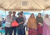 Polwan Polresta Barelang Salurkan Bingkisan untuk Lansia di Rempang Polwan Polresta Barelang