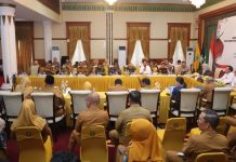 Perkuat Sinergi Pemprov Kepri dengan Forkopimda dalam Jaga Kamtibmas dan Dukung Program Prioritas Daerah Rapat yang dipimpin Gubernur Kepulauan Riau Ansar Ahmad tersebut dihadiri unsur Forkopimda