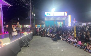 Ribuan Warga Jemaja Padati Tugu Proklamasi, Malam Hiburan HUT ke-81 RI Berlangsung Meriah Ribuan Warga Jemaja Padati Tugu Proklamasi, Malam Hiburan HUT ke-81 RI Berlangsung Meriah