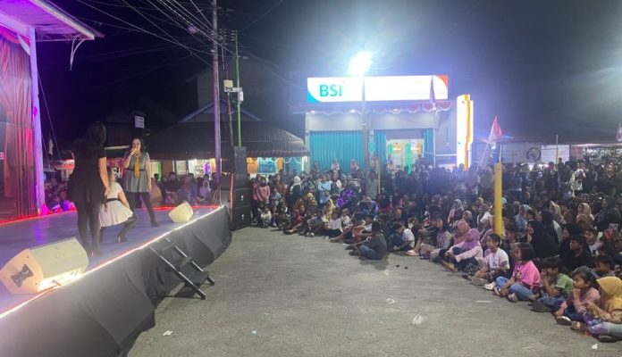 Ribuan Warga Jemaja Padati Tugu Proklamasi, Malam Hiburan HUT ke-81 RI Berlangsung Meriah Ribuan Warga Jemaja Padati Tugu Proklamasi, Malam Hiburan HUT ke-81 RI Berlangsung Meriah