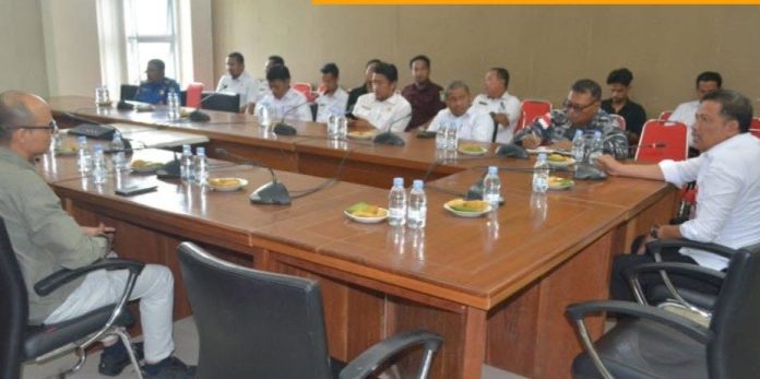 Sekda Anambas Pimpin Rapat dan Tekankan Percepatan Penanganan Gangguan Kelistrikan Sekda Anambas Pimpin Rapat dan Tekankan Percepatan Penanganan Gangguan Kelistrikan