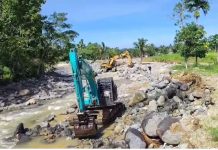 Tiga Alat Berat Diterjunkan, Pemprov Sumbar Gerak Cepat Normalisasi Sungai di Lokasi Banjir Kuranji Tiga Alat Berat Diterjunkan, Pemprov Sumbar Gerak Cepat Normalisasi Sungai di Lokasi Banjir Kuranji