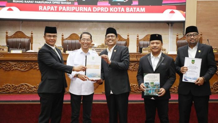 Tiga Ranperda Strategis Disiapkan Pemko Batam, dari Kampung Tua hingga Optimalisasi PAD Tiga Ranperda Strategis Disiapkan Pemko Batam, dari Kampung Tua hingga Optimalisasi PAD