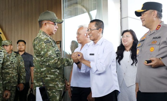 Wali Kota Batam Sambut Kunjungan Panglima TNI Agus Subiyanto sebelum Bertolak ke Lingga Wali Kota Batam Sambut Kunjungan Panglima TNI Agus Subiyanto sebelum Bertolak ke Lingga