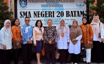 Wamen Fajar Riza Perkuat Program PJJ di SMAN 20 Batam dengan Bantu Bangun 4 Kelas Baru Wamen Fajar Riza Perkuat Program PJJ di SMAN 20 Batam dengan Bantu Bangun 4 Kelas Baru