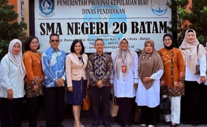 Wamen Fajar Riza Perkuat Program PJJ di SMAN 20 Batam dengan Bantu Bangun 4 Kelas Baru Wamen Fajar Riza Perkuat Program PJJ di SMAN 20 Batam dengan Bantu Bangun 4 Kelas Baru