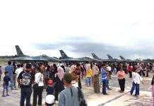 Warga Batam Padati Open Base Hang Nadim, Edukasi Langsung Anak Anak Lihat Jet Tempur F-16 Warga Batam Padati Open Base Hang Nadim, Edukasi Langsung Anak Anak Lihat Jet Tempur F-16
