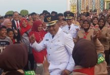 Bupati dan Wabup Hibur Masyarakat Karimun, Skanking Usai Penurunan Bendera