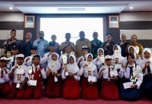 Pemkab Karimun Serahkan Hadiah Lomba Gerak Jalan HUT RI ke-81, Ini Daftar Lengkap Para Pemenangnya