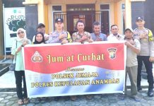 Jumat Curhat Polsek Jemaja Ajak Warga Jadi Garda Terdepan Jaga Kamtibmas Jumat Curhat Polsek Jemaja Ajak Warga Jadi Garda Terdepan Jaga Kamtibmas