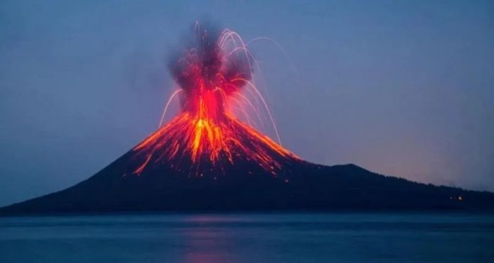 Abu Vulkanik Gunung Anak Krakatau