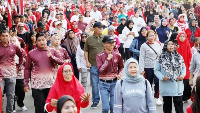 Amsakar Ajak Warga Batu Ampar Perkuat Kebersamaan Lewat Jalan Santai