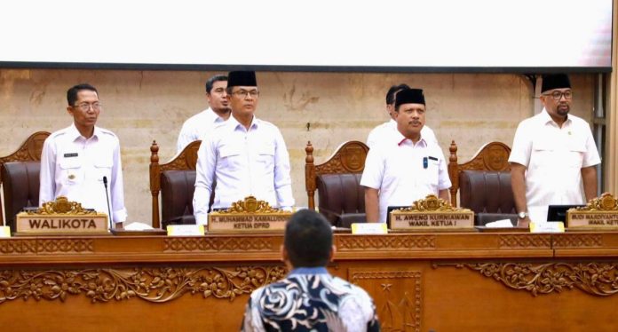 Amsakar dalam Rapat Paripurna DPRD Kota Batam Amsakar dalam Rapat Paripurna DPRD Kota Batam di Ruang Sidang DPRD Kota Batam