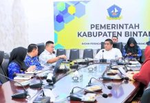 Bupati Roby Pimpin Rapat Kelanjutan Proses Pembelajaran Pasca Kabut Asap Bupati Roby Pimpin Rapat Kelanjutan Proses Pembelajaran Pasca Kabut Asap