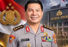 Kapolri Pimpin Korps Kenaikan Pangkat 50 Pati, Dr Roycke Harry Langie Naik Komjen Pol Dr Roycke Harry Langie, SIK,MH dari Irjen Pol menjadi Komjen Pol atau Jenderal bintang tiga.