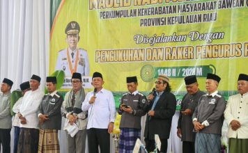 Hadiri Maulid Nabi Bersama Warga Bawean, Gubernur Ansar Teringat Sejarah Perjanjian Hudaibiyah Gubernur Kepulauan Riau H. Ansar Ahmad menghadiri Perkumpulan Kekerabatan Masyarakat Bawean